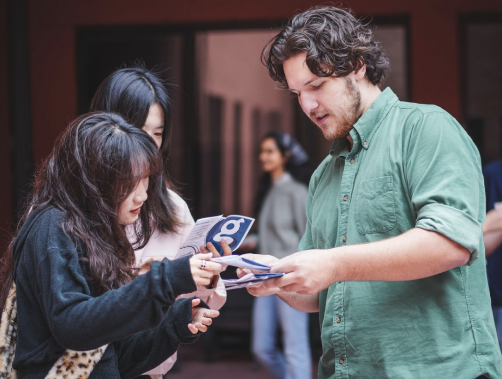 Students looking at gnovis brochure.